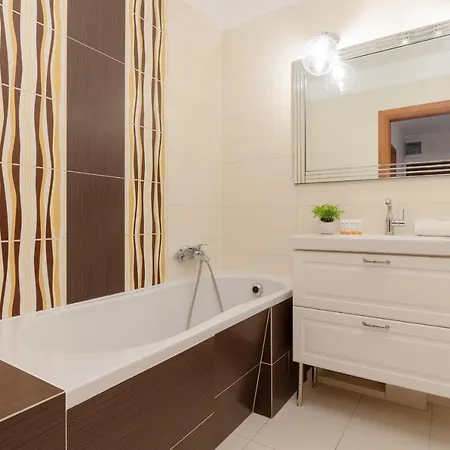 Fort Bema With Parking By Renters 아파트 *