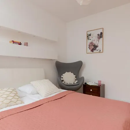 Fort Bema With Parking By Renters