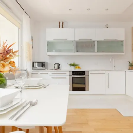 Fort Bema With Parking By Renters *