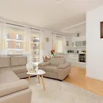 Fort Bema With Parking By Renters Apartament
